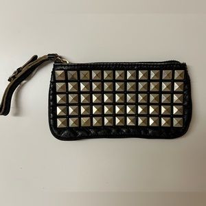 Gap wristlet